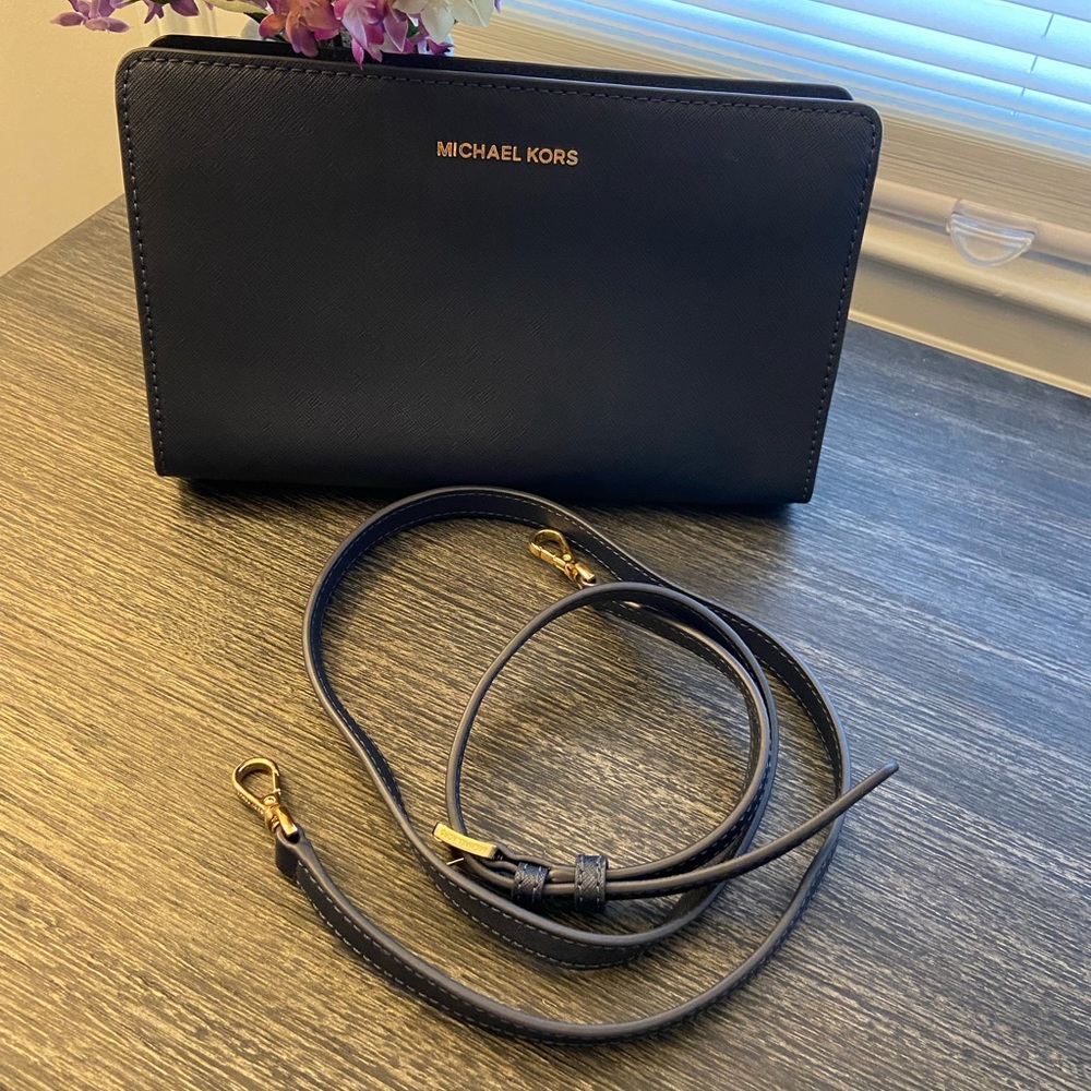 Michael Kors jet set travel crossbody clutch in color admiral (dark navy)